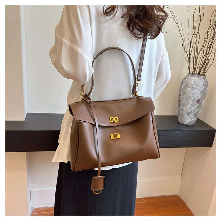 Enkel håndtaske til kvinder i PU-læder med stort håndtag og crossbody-taske til daglig indkøbspose til damer_voghion.com