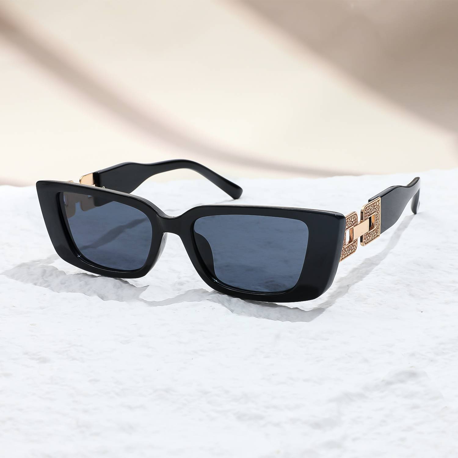 New Fashionable Sunglasses for Men and Women Elegant Chain Diamond Studded Square Glasses UV400 Resistant