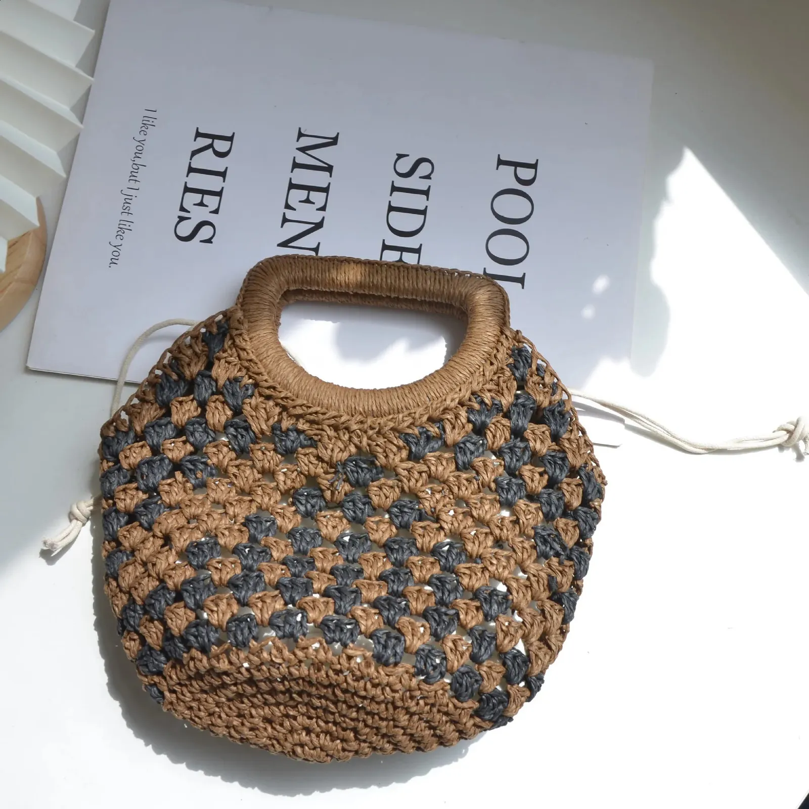 Mode gewebte Strohpapierseil-Handtaschen hohle gehäkelte Eimertasche Sommer Mini-Strandtaschen für Frauen Reisekupplung 240813_voghion.com