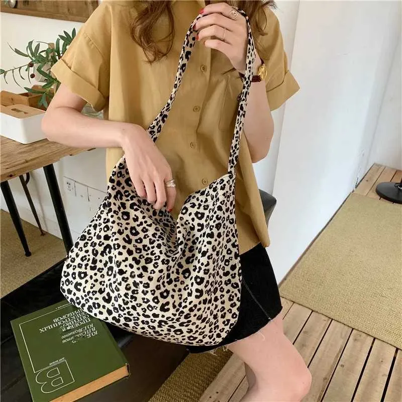 Japanische und koreanische Ins moderne kleine Messenger-Tasche aus Canvas mit Leopardenmuster für weibliche Studentinnen Y241026_voghion.com