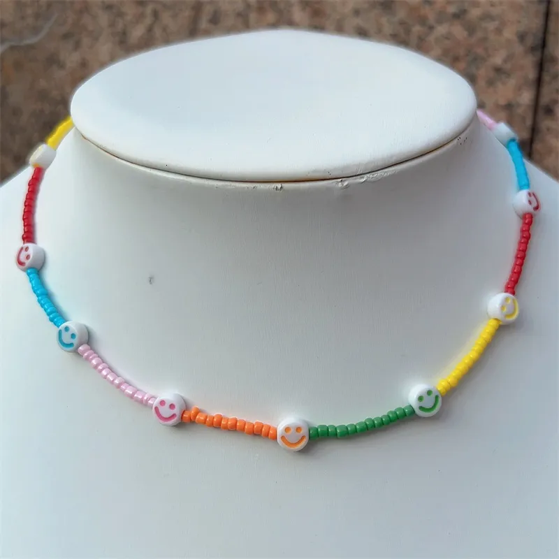 Kette bunt für Frauen Mode handgefertigt Daisy Blume Lächeln Charms Perlen Halsband Kunststoff Perlen Halskette Boho Schmuck_voghion.com