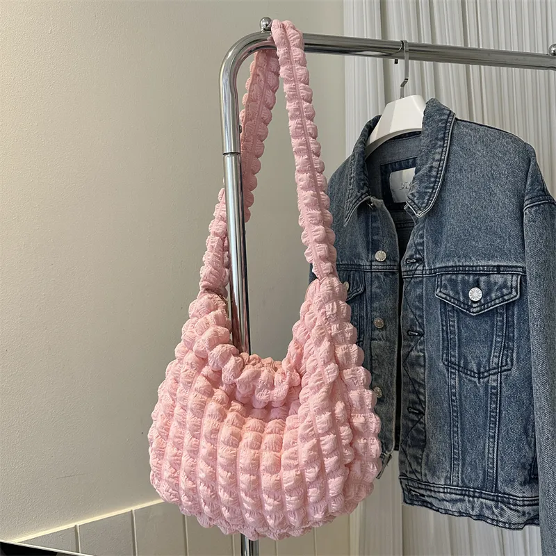 Borsa a tracolla trapuntata imbottita sotto le ascelle da donna, con pieghe a bolle, secchiello, borsa firmata, arricciata, nuvola, shopping_voghion.com