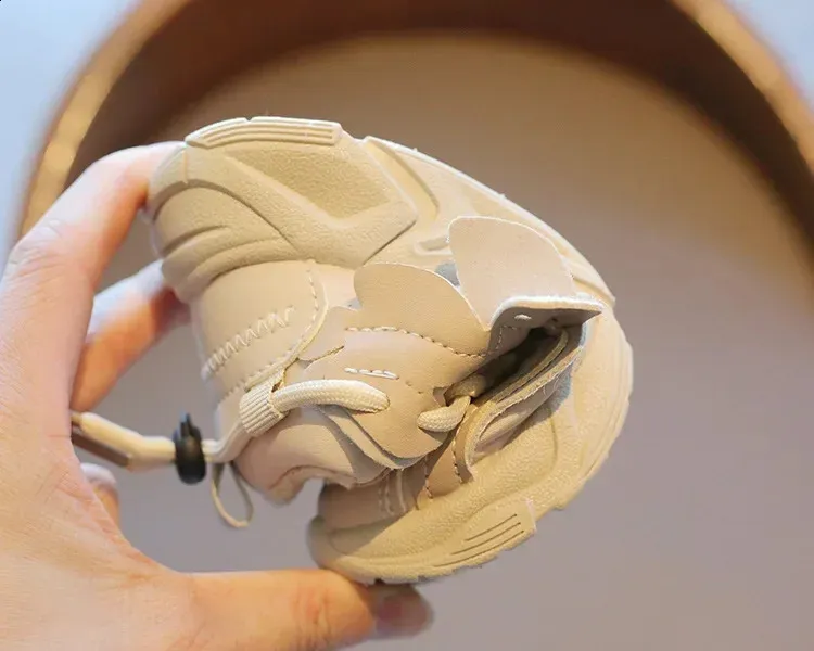 2024 Moda Peluche Corto e Grasso Impermeabile Ragazzi Comode Ragazze Corsa Antiscivolo Bambini Scarpe Sportive 240912_voghion.com