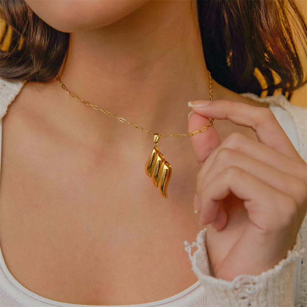 Colliers à pendentif en forme d'aile épaisse pour femmes, couleur or, acier inoxydable, bijoux minimalistes, étanches, vintage_voghion.com