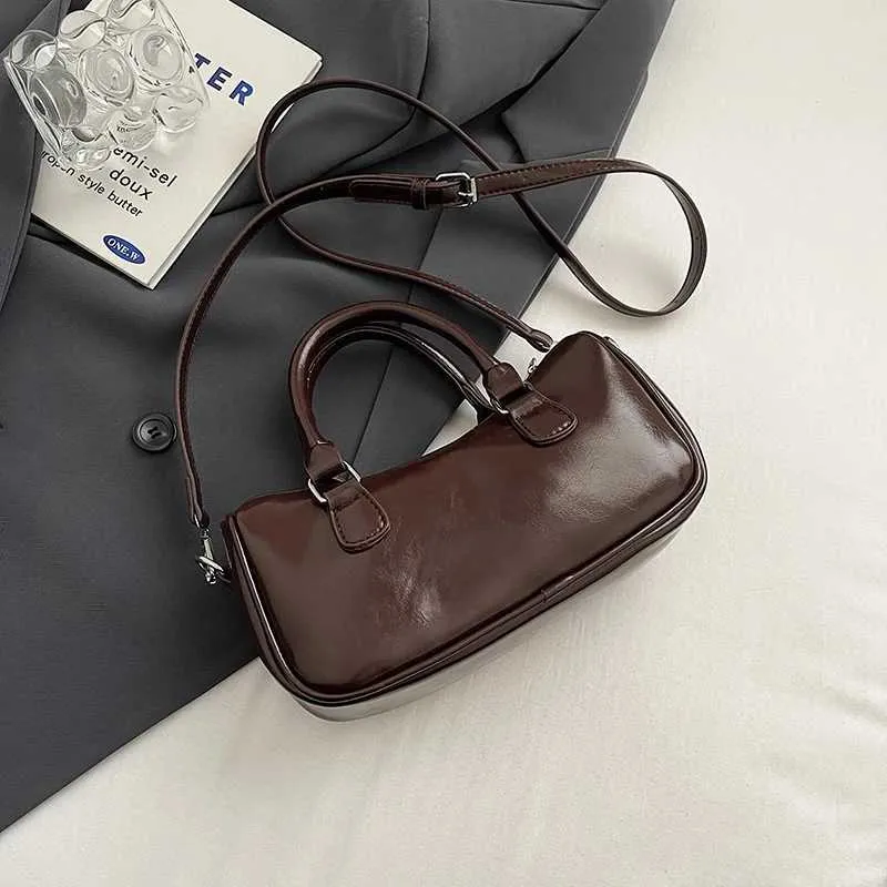 Ladies fashionable small handbag solid color PU retro mailman bag autumn and winter new style single shoulder crossbody_voghion.com
