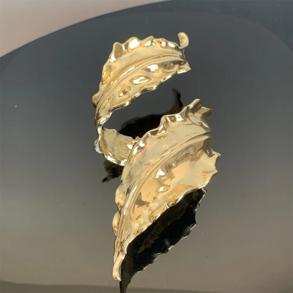 Chunky Leaf Bangle Bohemian Hip Hop Metal Bracelet For Women_voghion.com