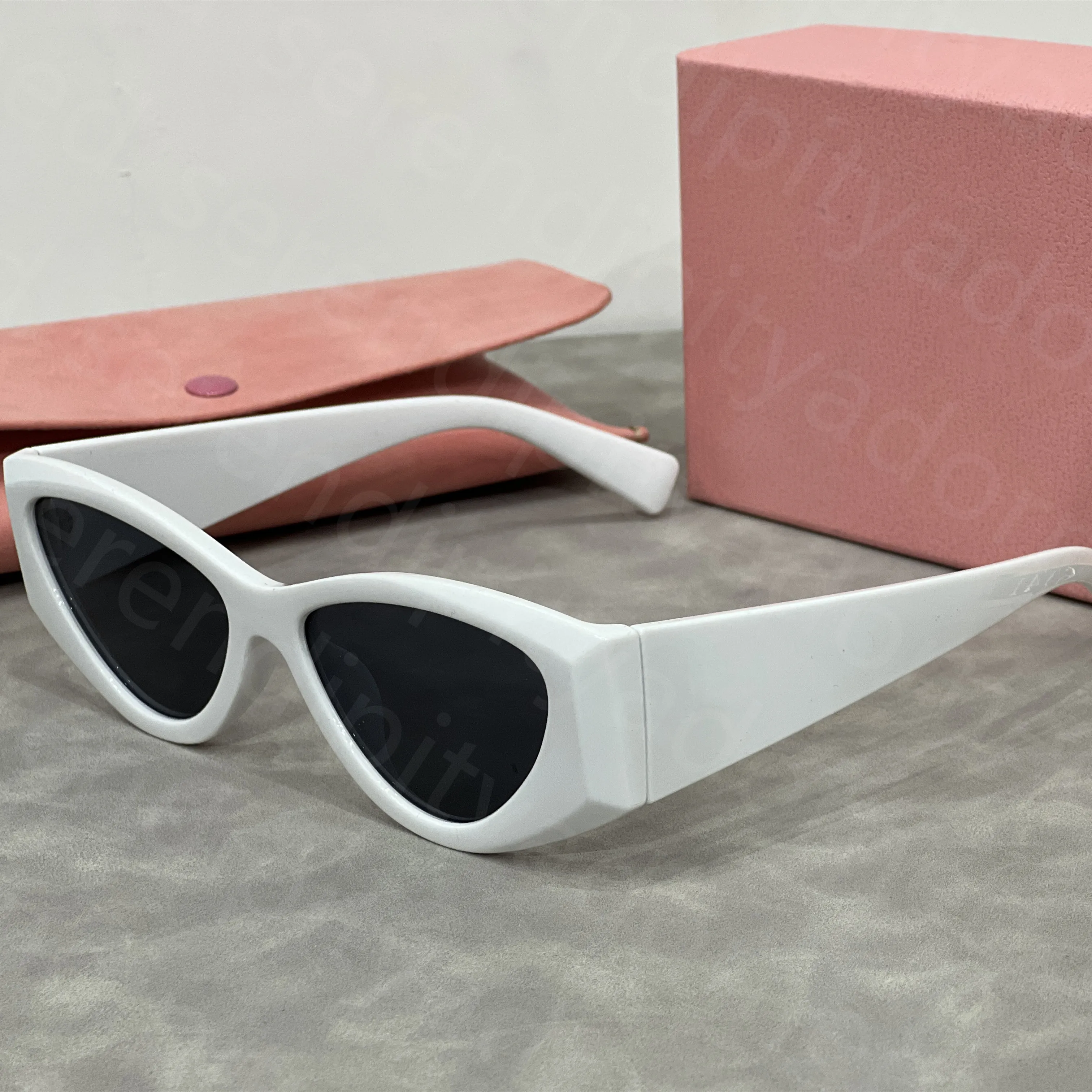 Protezione degli occhi polarizzata da donna di marca Occhiali da sole da spiaggia con montatura completa da donna_voghion.com