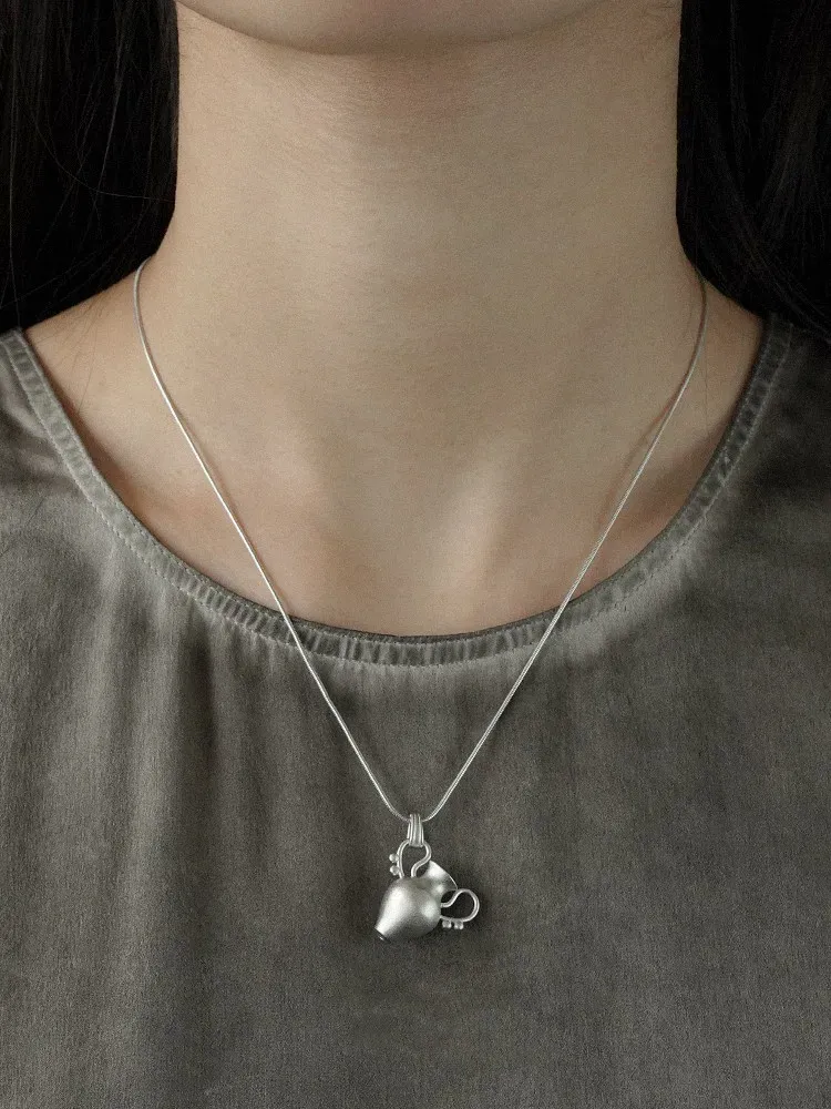 Collana con ciondolo a vaso stile etnico argento satinato donna_voghion.com