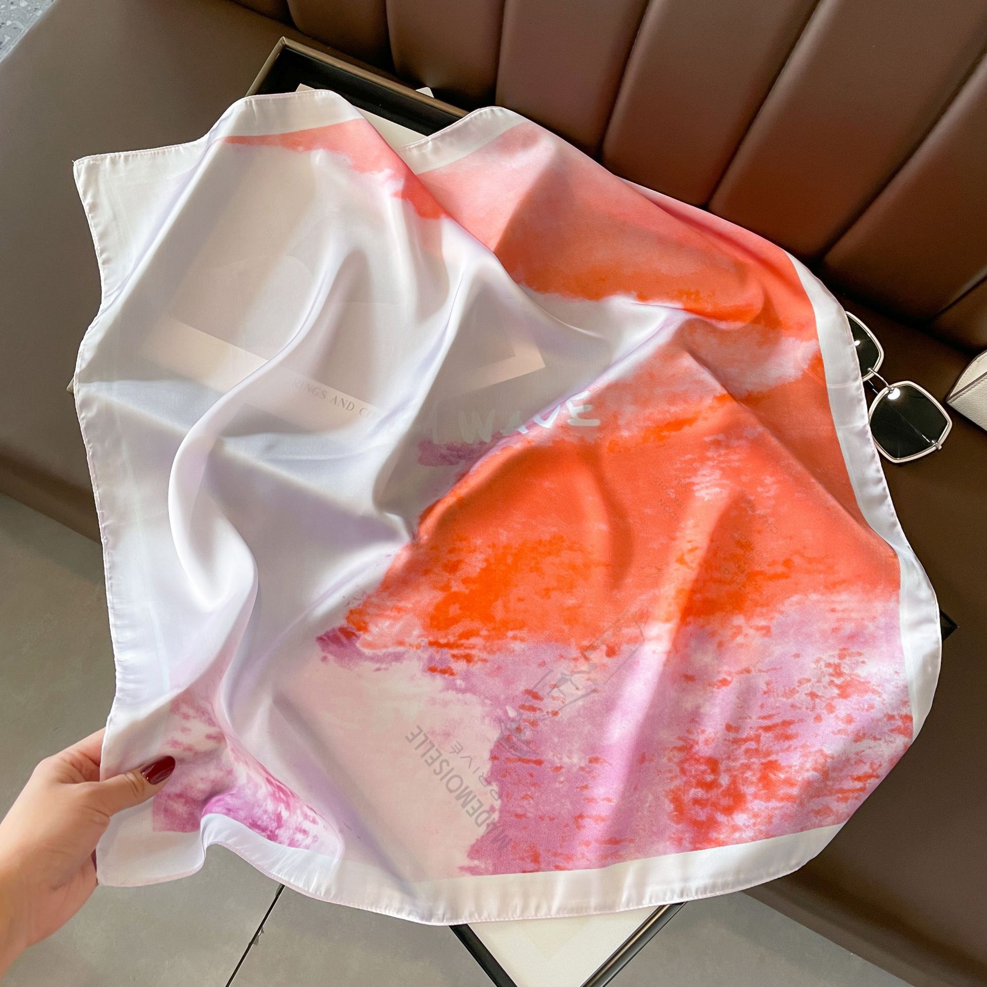 Sciarpa decorativa piccola a scialle da donna in raso quadrato di seta coreana con fiore pianta coreana di nuovo stile 70 cm_voghion.com