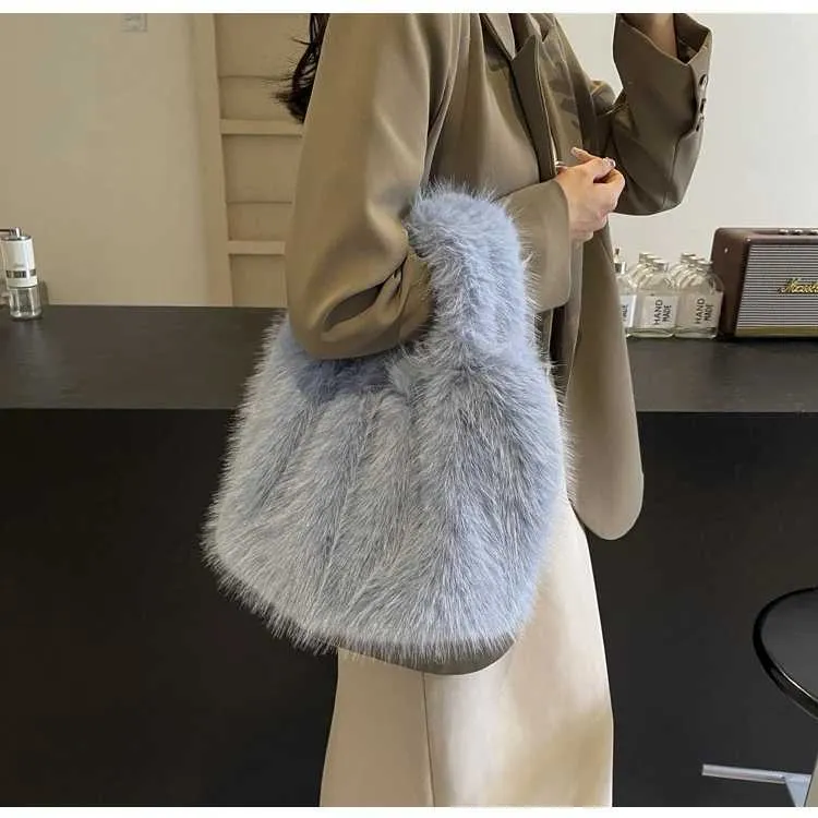 Plush Handbag For Women Large Capacity Fluffy Shoulder Bag_voghion.com