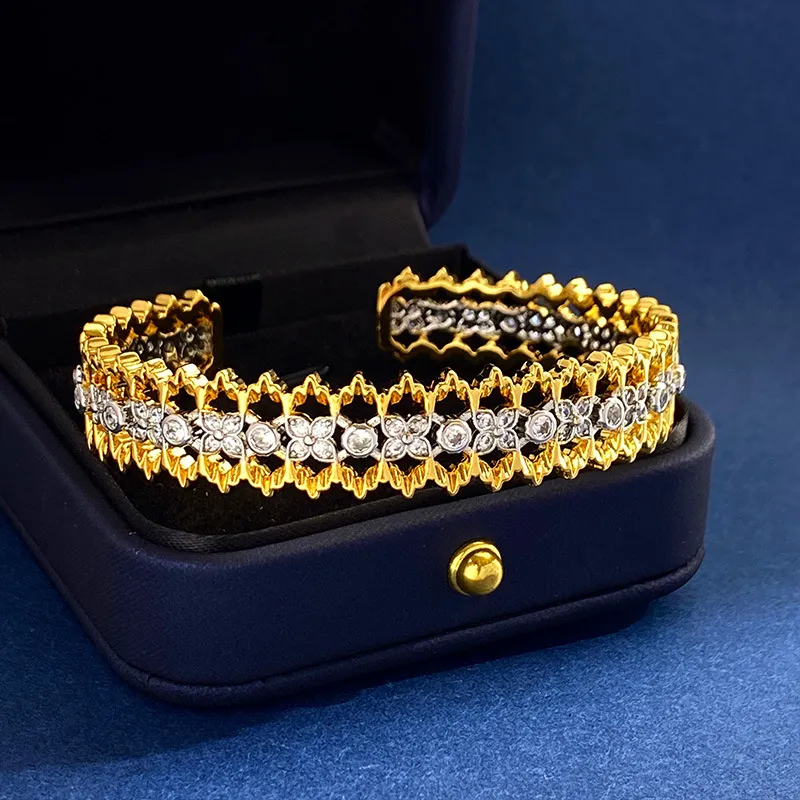 Italy Hollow Clover Designer Bangle Bracelet For Women Sier Bling Lace Sparkling Dia Gold Plated Retro Vintage C_voghion.com