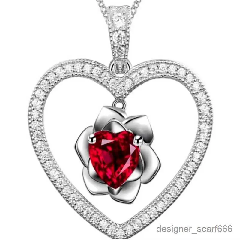 Collane con ciondolo Collana romantica squisita con ciondolo a forma di cuore con rosa L'amore perfetto è un regalo per_voghion.com