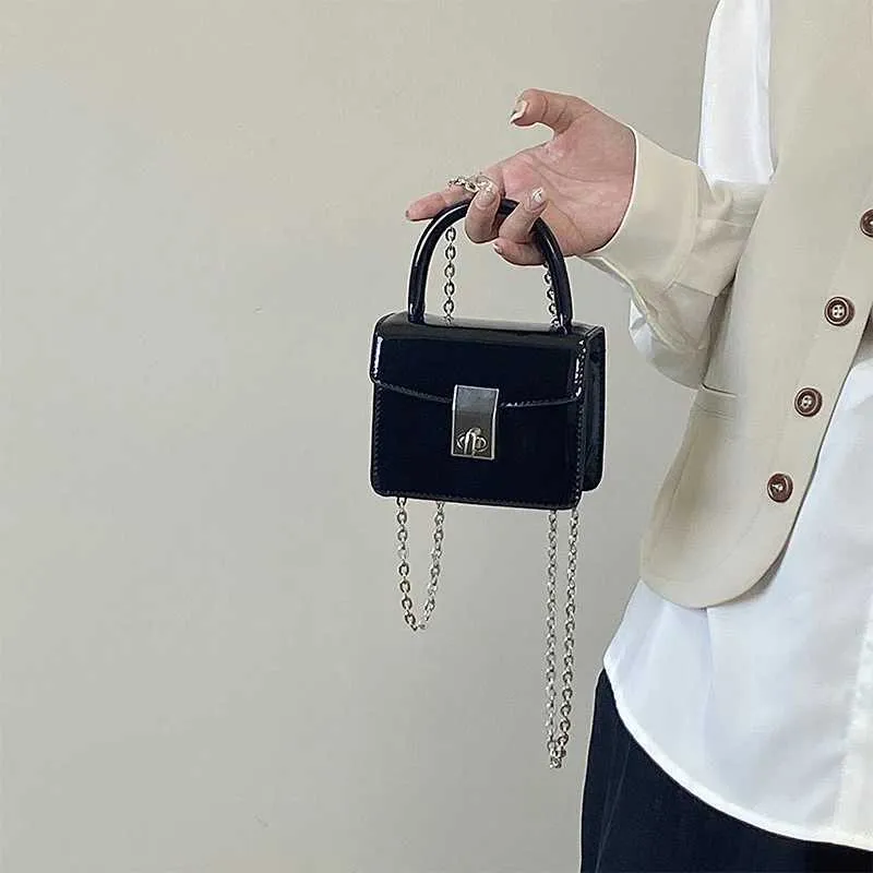 Sac à bandoulière carré pour femme avec petit verrou tendance en cuir verni pour femme_voghion.com