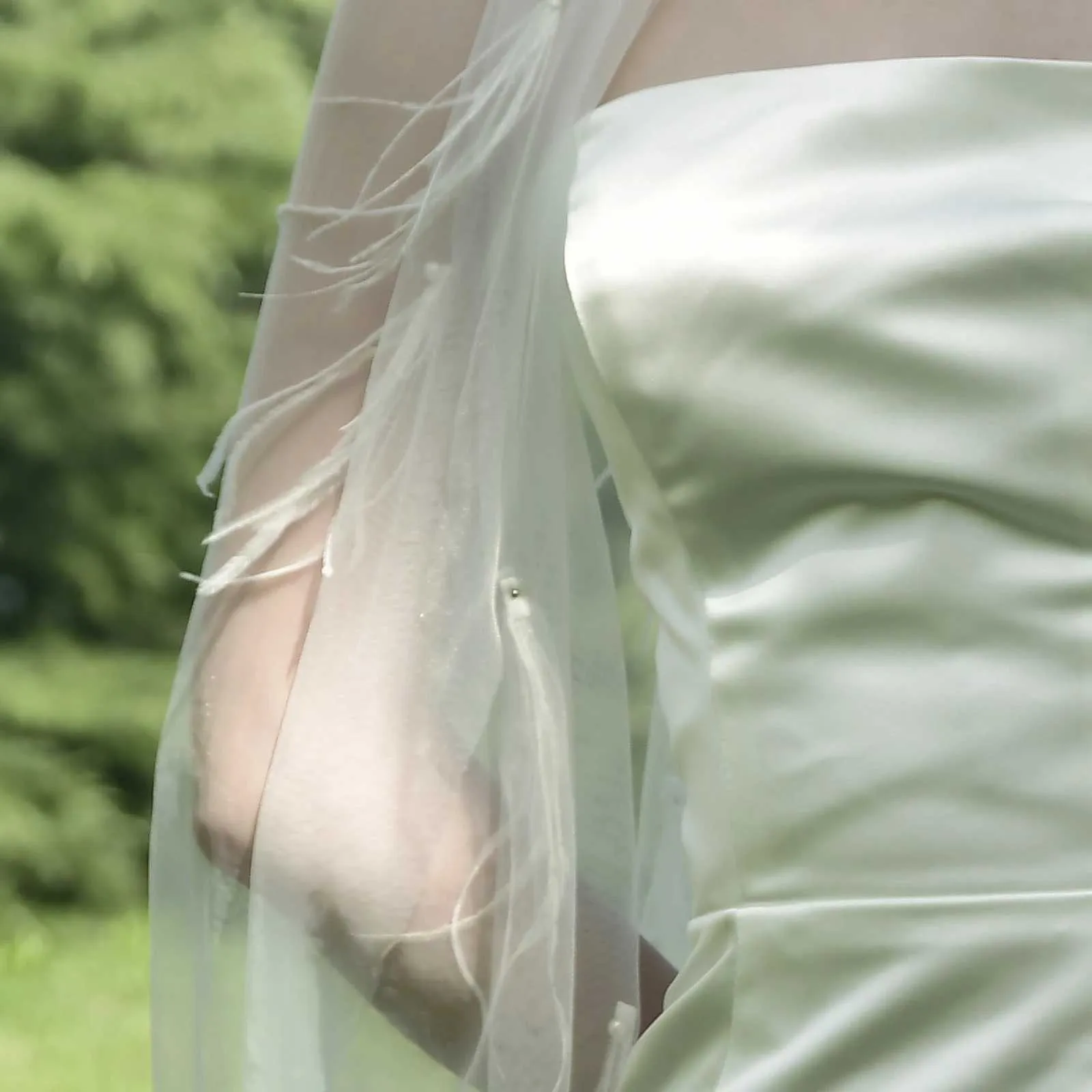 Haarschmuck Wunderschöne Braut 1 Tier Schleier 3D Feder Perle Perlen Weicher Tüll mit Kamm Hochzeitskleid Zubehör für_voghion.com