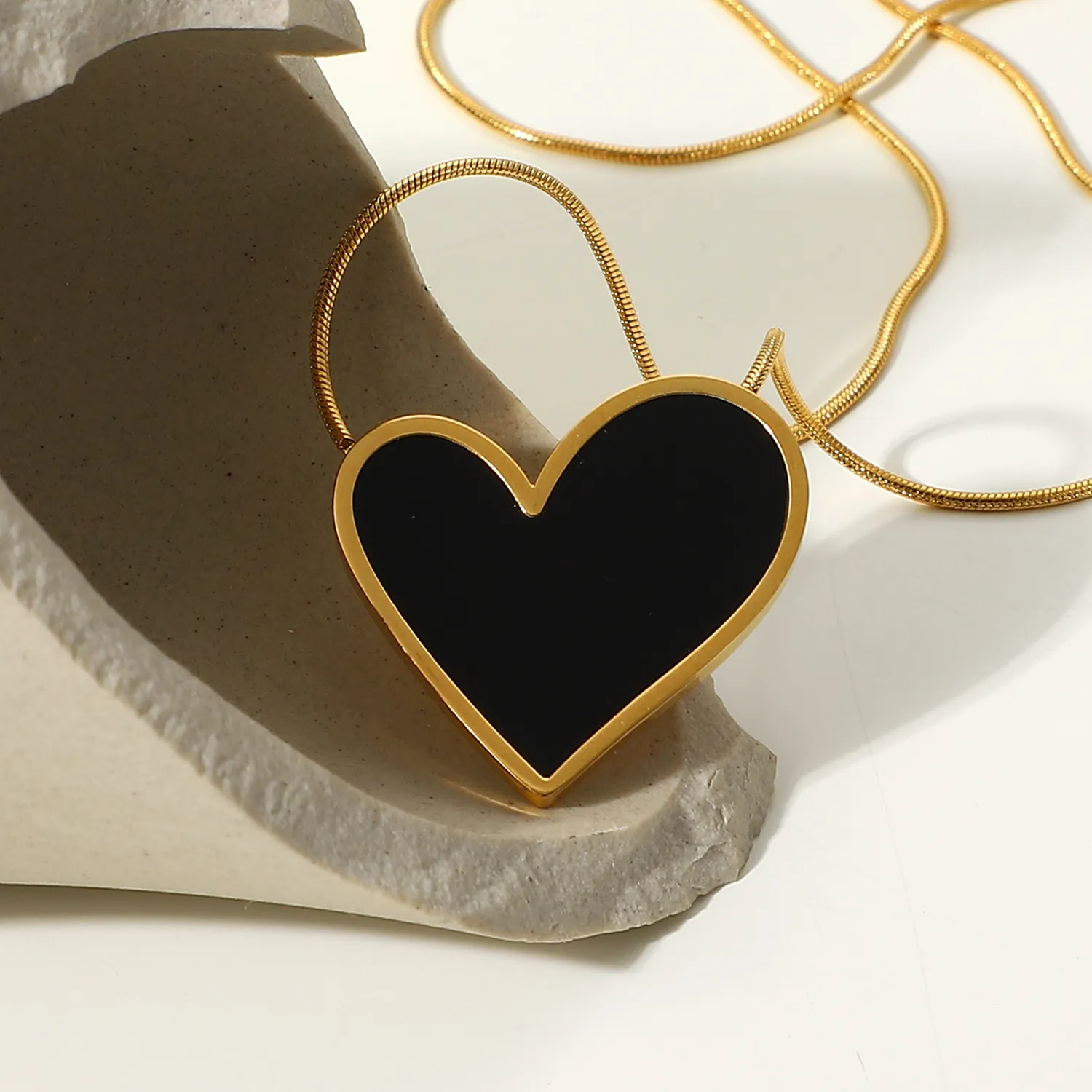 Catene Stile Vintage Placcato Oro Nero Cuore Irregolare Collana Regalo Acciaio Inossidabile Smalto Pendente Per Le Donne_voghion.com