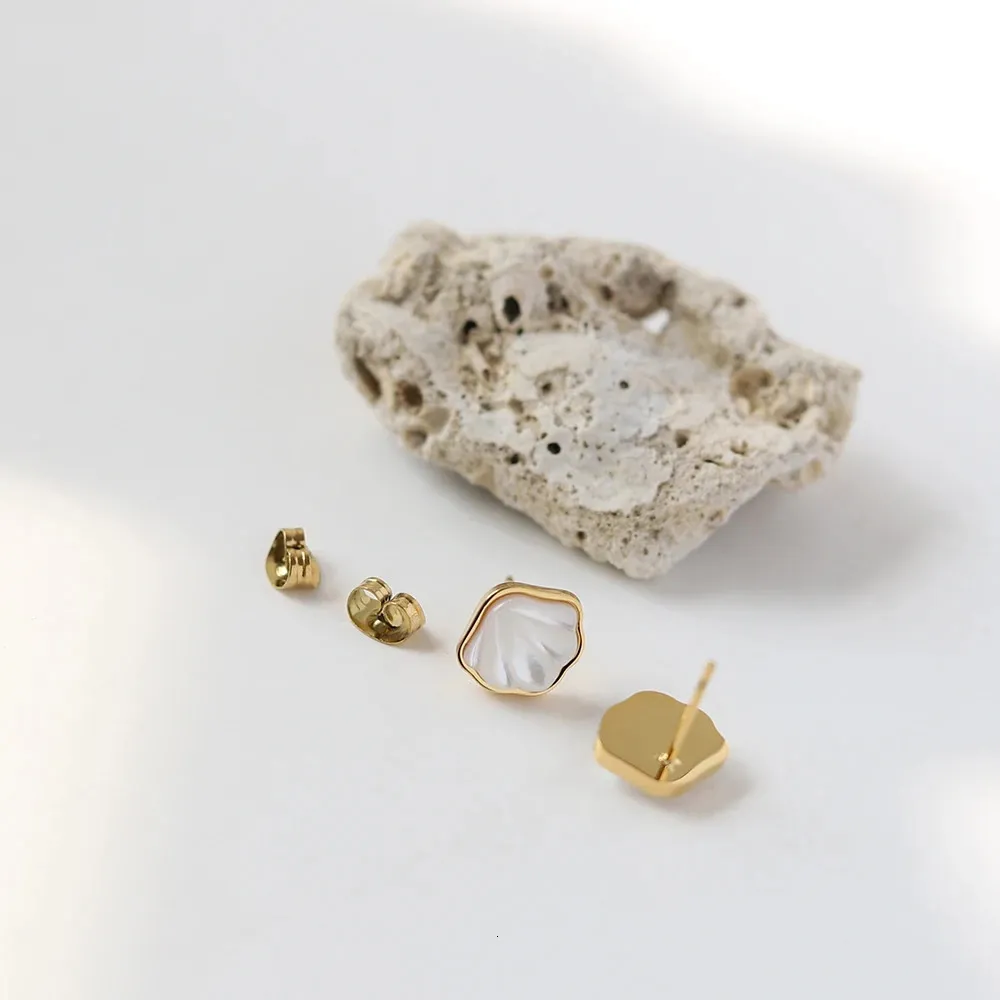 RHYSONG Naturel Blanc Fritillaire Bijoux En Acier Inoxydable Collier Boucles D'oreilles Ensembles Femmes Coréenne Mode Coeur Coquillage Collier_voghion.com