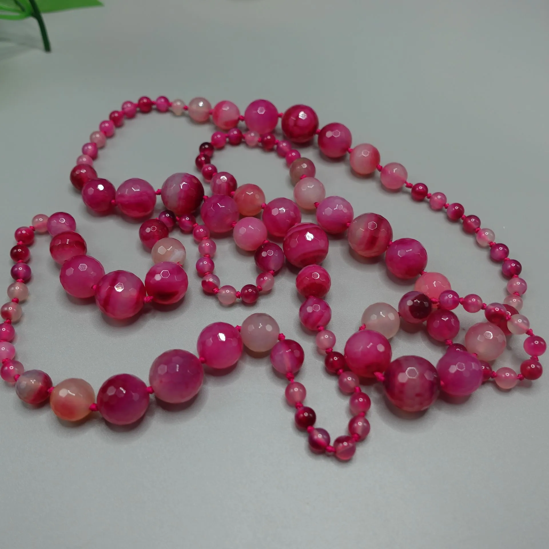 Ketten mittelalterliche Vintage natürliche Achat-Halskette mehrschichtig übertriebene Rose rot dreischichtige Kunst Jade_voghion.com