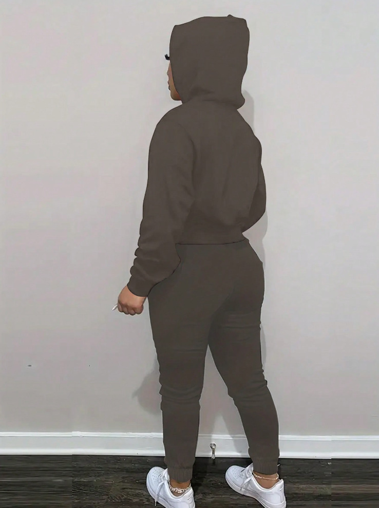 Felpa e pantaloni della tuta alla moda e versatili per l'autunno e l'inverno, in due pezzi con motivo a corona di lettere_voghion.com