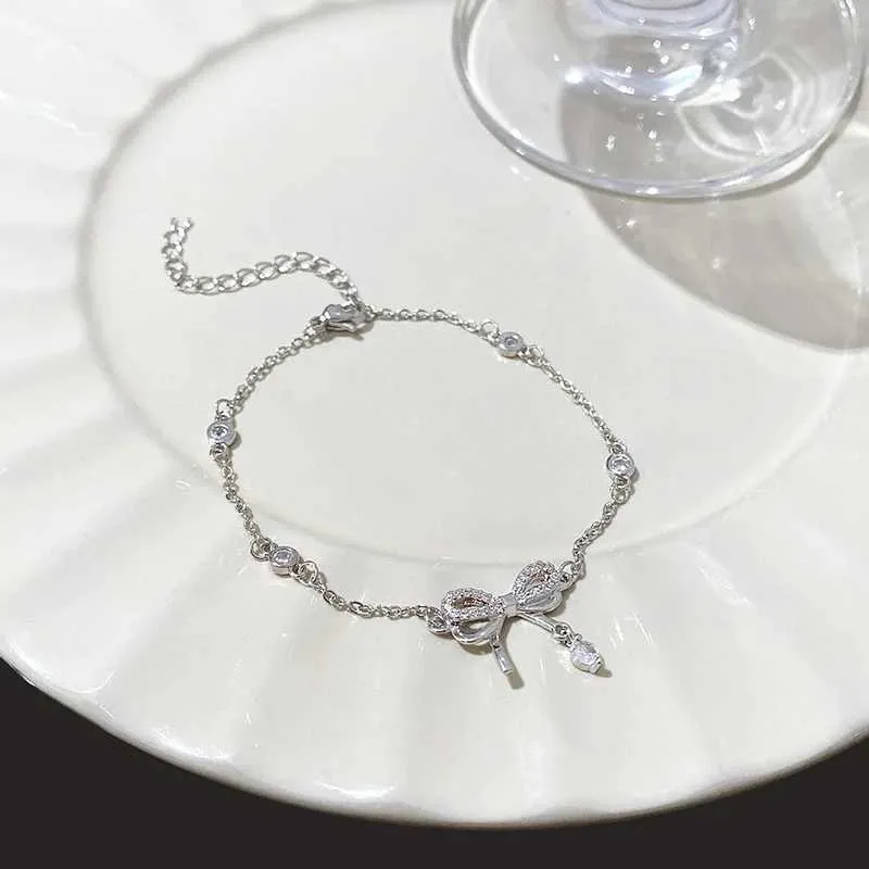 Bracciale regolabile con fiocco in strass per donna gioiello_voghion.com