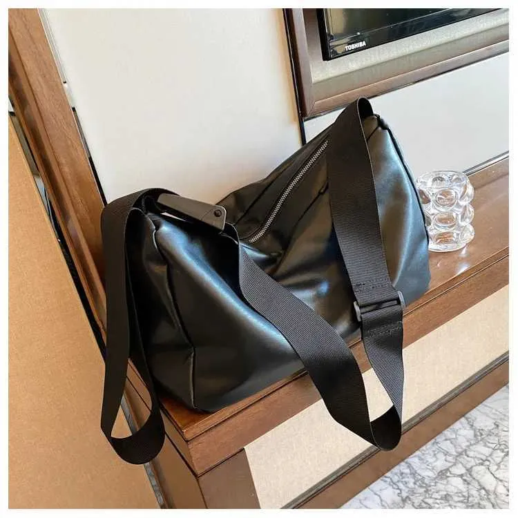 Retro Women's Messenger Bag Large Capacity Pu Leather Shoulder Bag_voghion.com