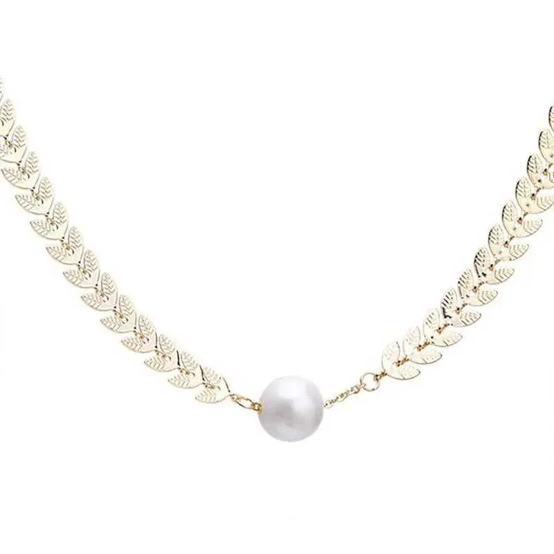 Elegante collana girocollo con perle e catena con nappe dorata_voghion.com