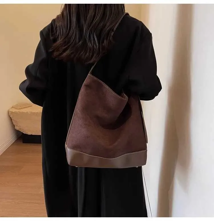 Fortschrittliche, stilvolle Umhängetasche aus Wildleder im Retro-Stil mit großem Fassungsvermögen, Umhängetasche zum Pendeln, ba241216_voghion.com