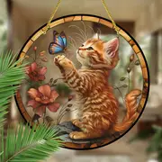 Captor de soare jucăuș cu pisicuță și fluture - artă acrilică vibrantă de 20 cm. Decor fantezist pentru ferestrele din grădină sau cadoul prețuit al iubitorilor de animale._voghion.com