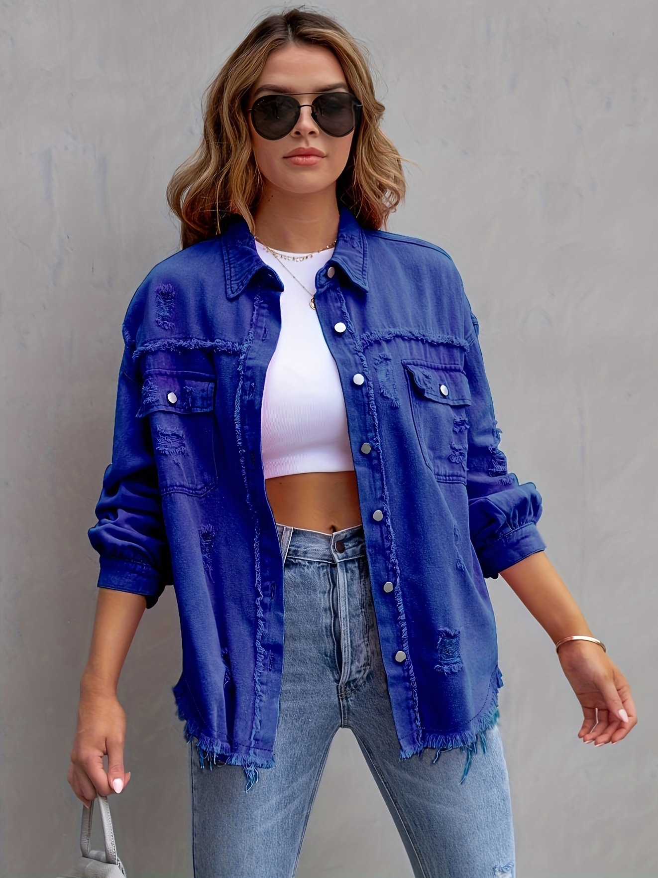 Jednobarevná džínová bunda s dlouhým rukávem a roztrhaným vzorem v evropském a americkém stylu pro ženy_voghion.com