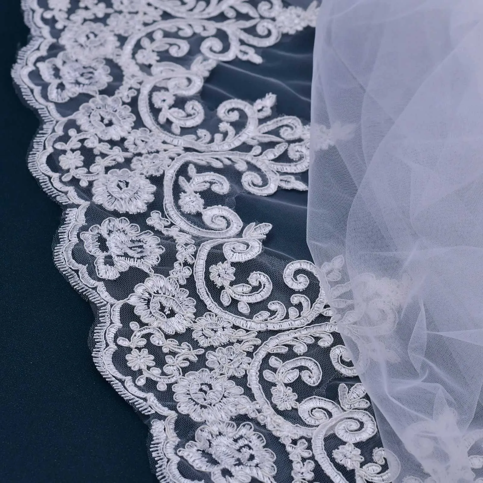 Gioielli per capelli V70 Velo lungo con bordo in pizzo Appliques Veli da sposa 1 strato Tulle morbido con pettine Accessori da sposa per la sposa_voghion.com