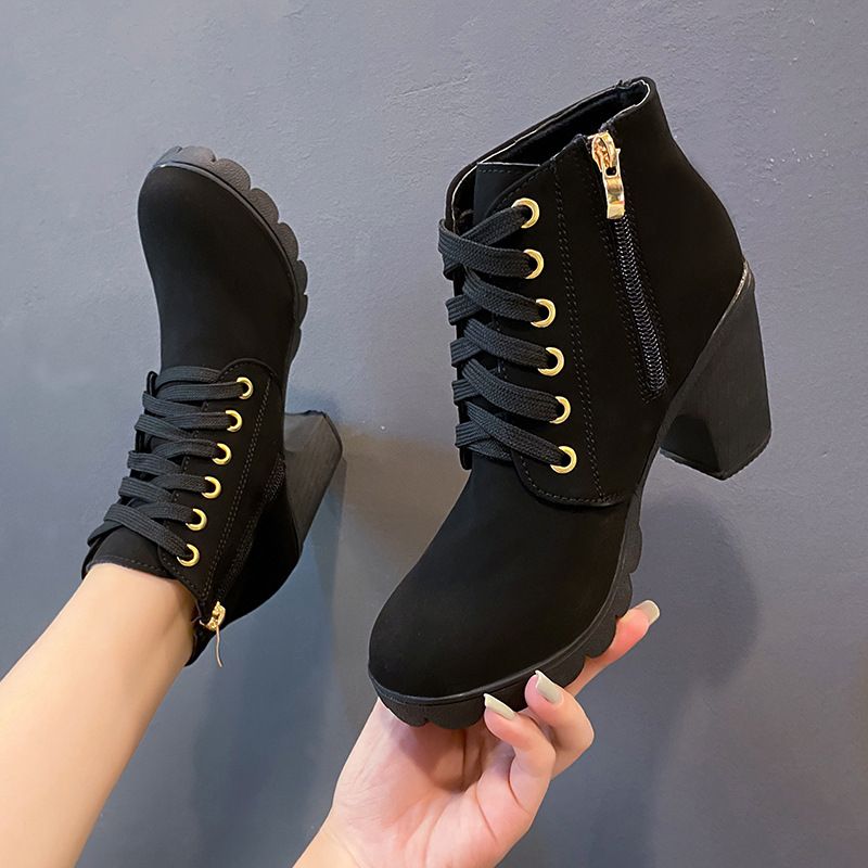 Herbst High Single Gürtelschnalle Schuhe Dicker Absatz Kurzer runder Kopf Martin Damen Schnürung und nackte Ritterstiefel_voghion.com