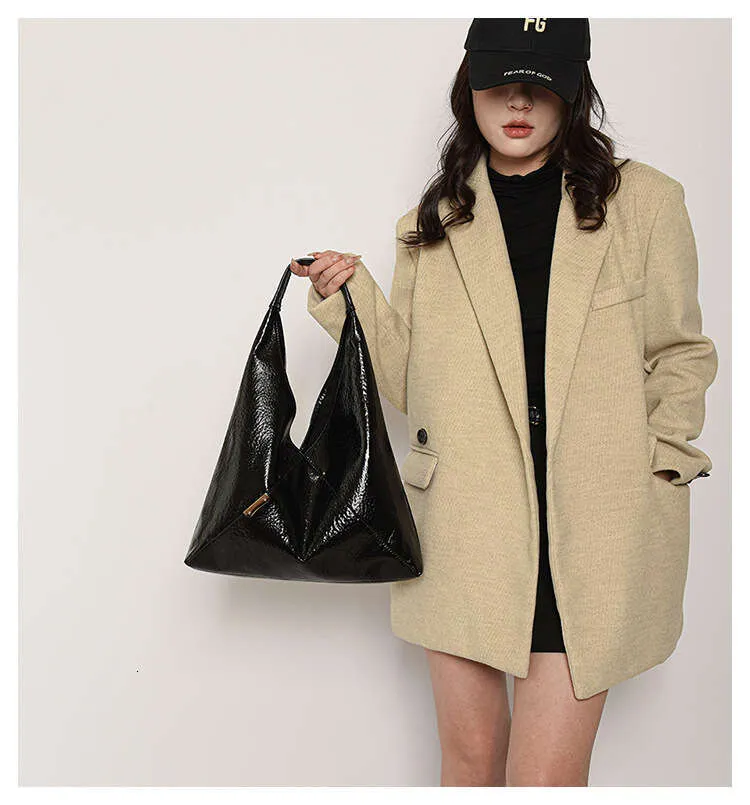 2024 Populaire Nouveau Triangle De Poche Aisselles Mode Simple Cool Style Sac À Bandoulière Street Dressing_voghion.com