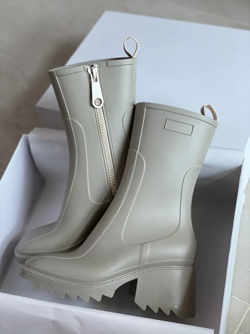 Women's Black Knee-high Waterproof Rain Boots With Platform Sole_voghion.com