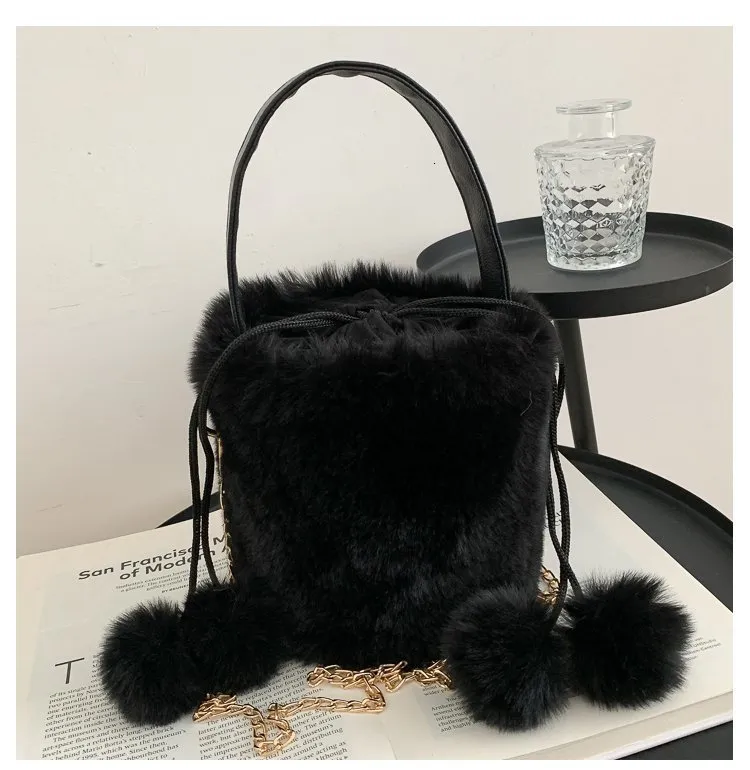 Sac à main en peluche avec cordon de serrage et boule de laine antivol, sac à bandoulière à une épaule, sac seau à la mode pour femmes 240820_voghion.com