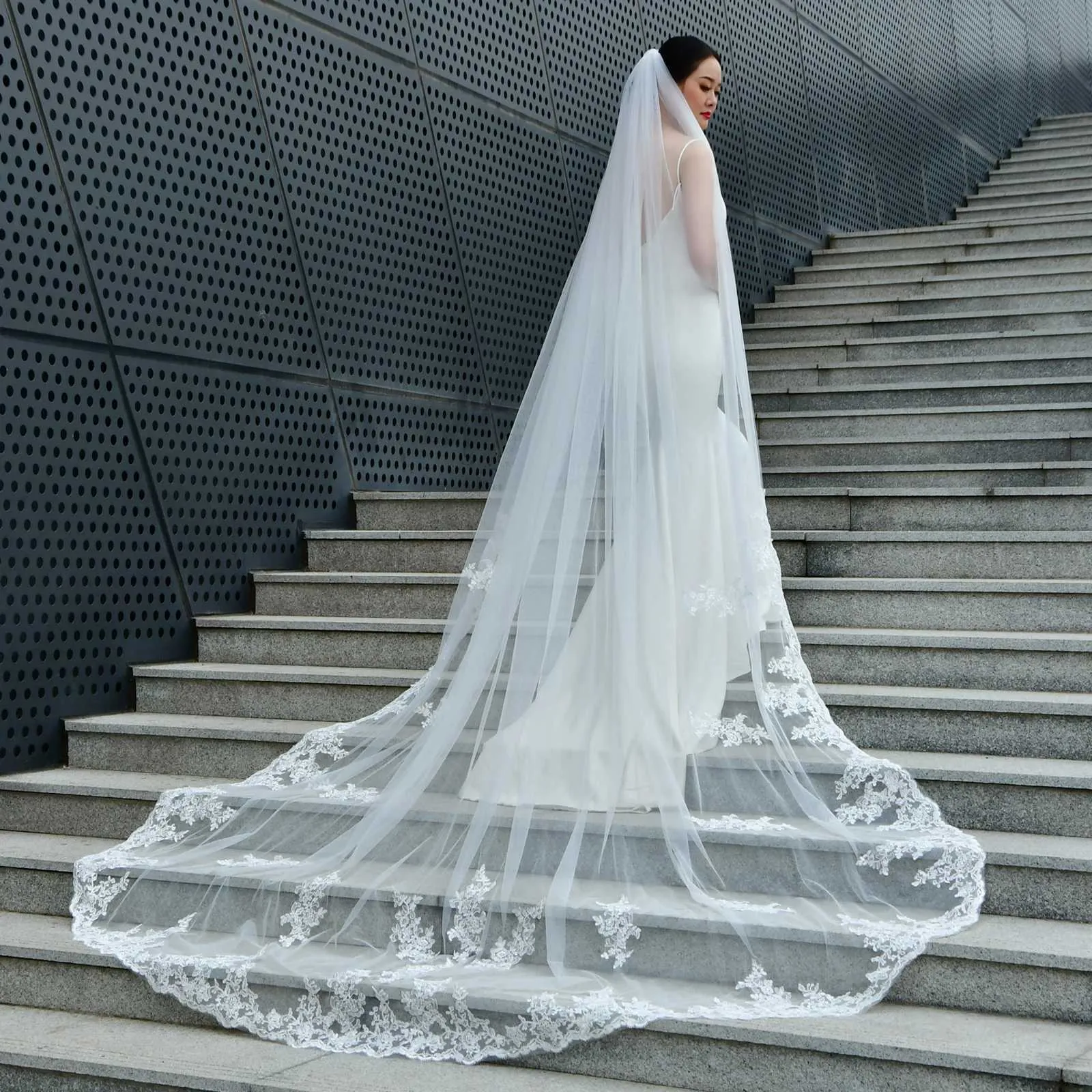 Haarschmuck V67 Schleier Lange Kathedrale Stil Spitze Bestickte Patche Hochzeitsschleier 1 Stufe Brautkleider Zubehör für_voghion.com