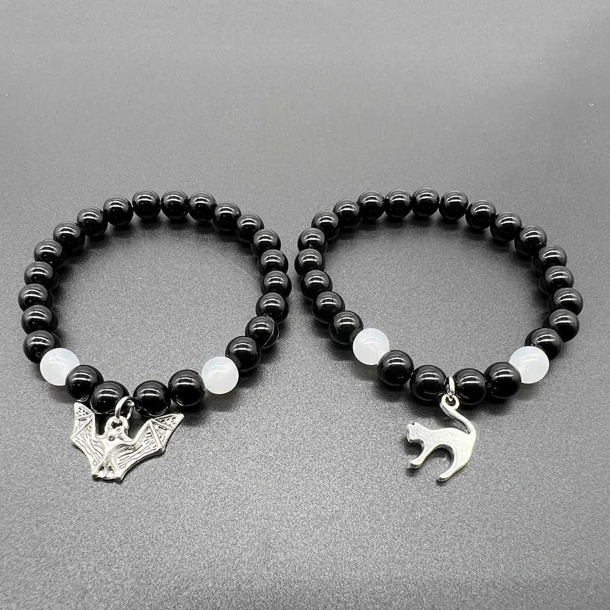 Bracciali con perline e ciondoli a chitarra per amici e coppie_voghion.com