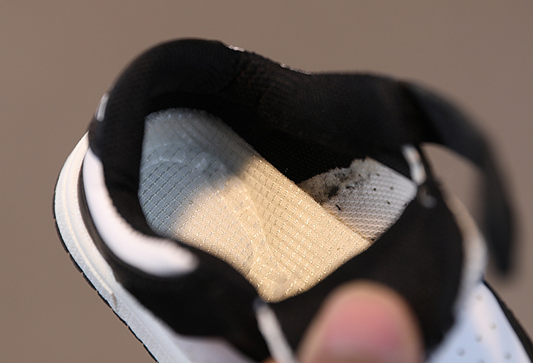 Barnsport pojkar flickor board vår och höst 2024 koreansk version, panda vita pojkar, baby singelskor, lärande_voghion.com