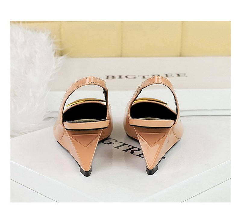 Scarpe da donna in stile 1097-K55 con tacco alto e slingback, cinturino posteriore traforato in vernice, punta bassa e appuntita_voghion.com