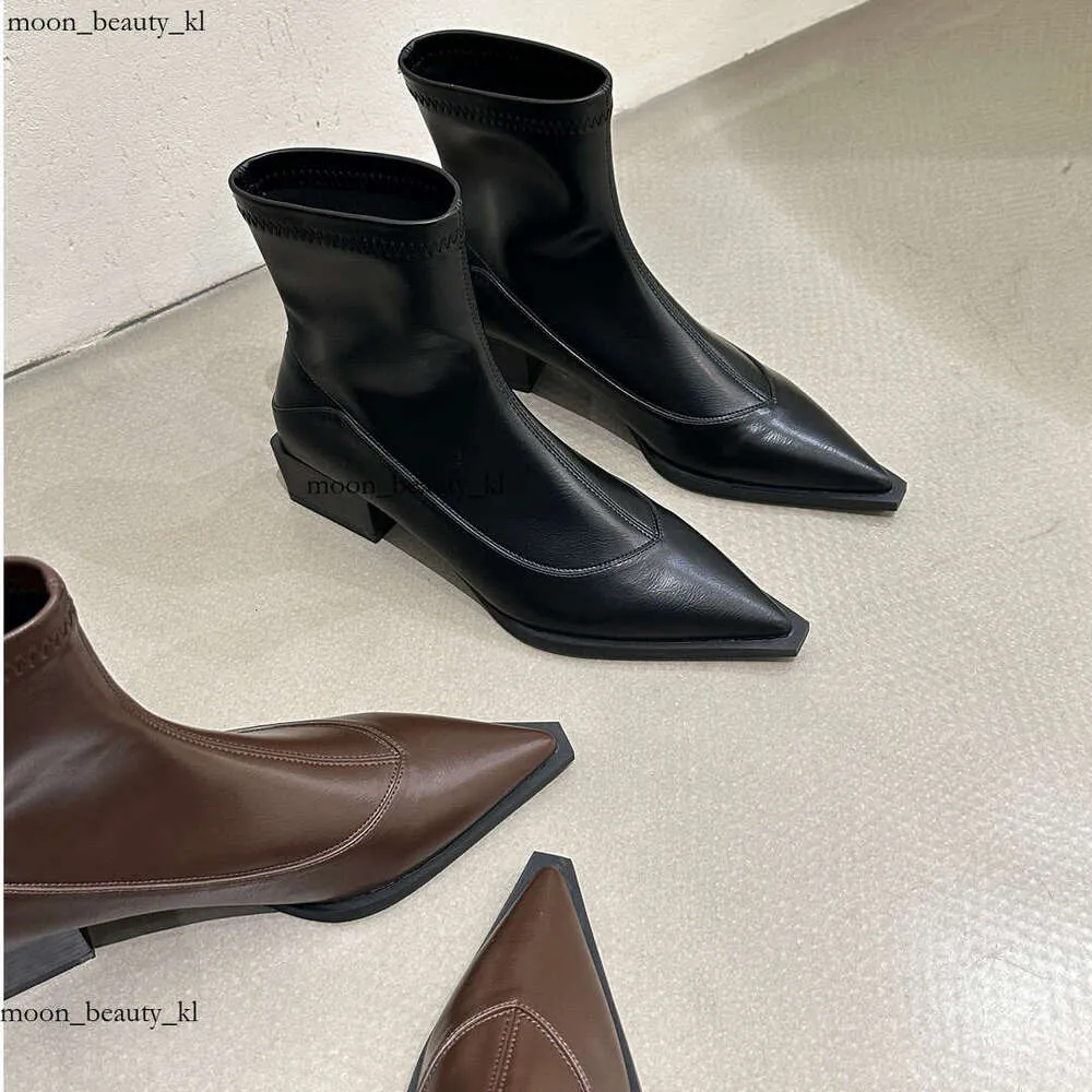 Bottes de créateur S pointues européennes américaines courtes pour femmes, nouvelle mode automne hiver 2024, conception de niche épaisse et fine Martin_voghion.com