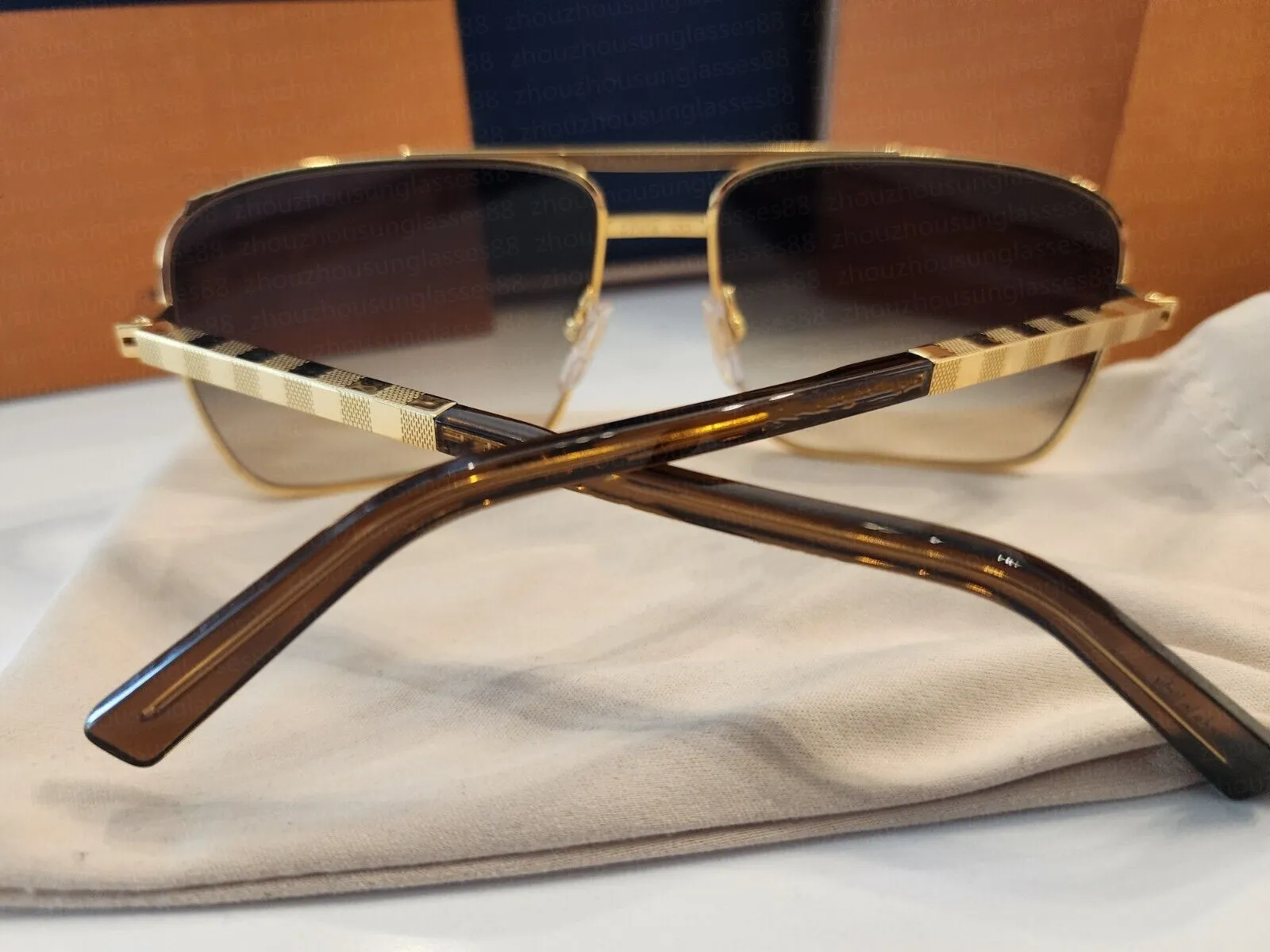 Occhiali da sole firmati 2025fashion per uomo, stile classico, montatura quadrata in metallo, popolari, retrò, avanguardia, per esterni, UV 400_voghion.com