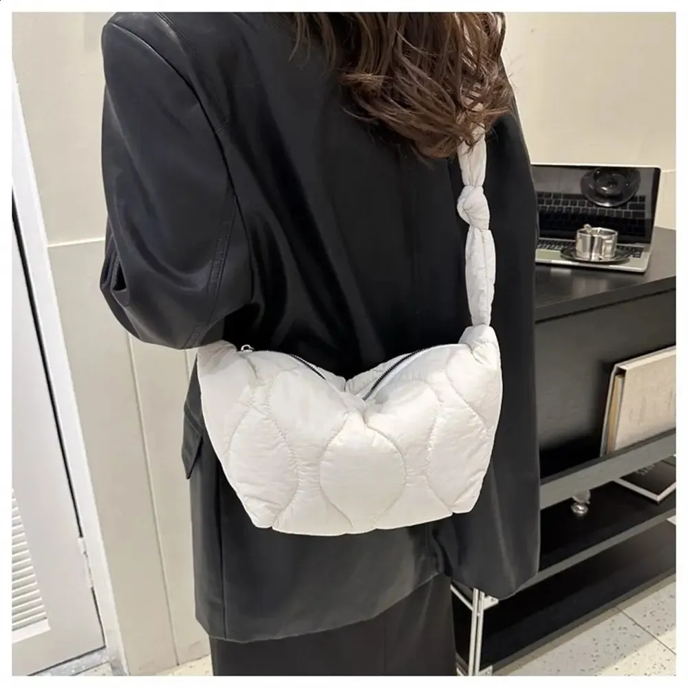 Large Capacity Quilted Shoulder Bag Women Puffy Padded Handbag_voghion.com