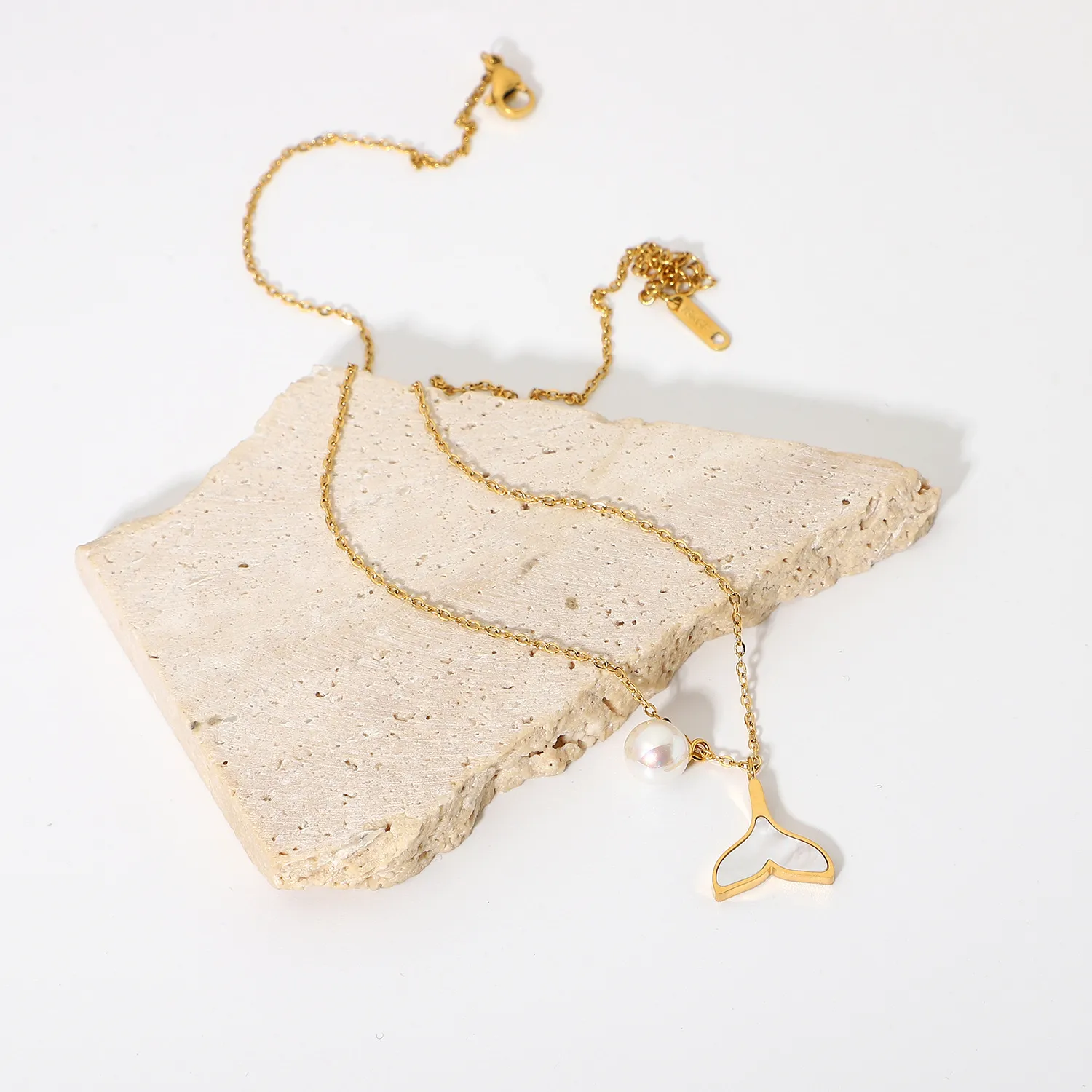 Designer-Halskette mit Meerjungfrau-Perlenanhänger aus 14 Karat Gold für Damen_voghion.com