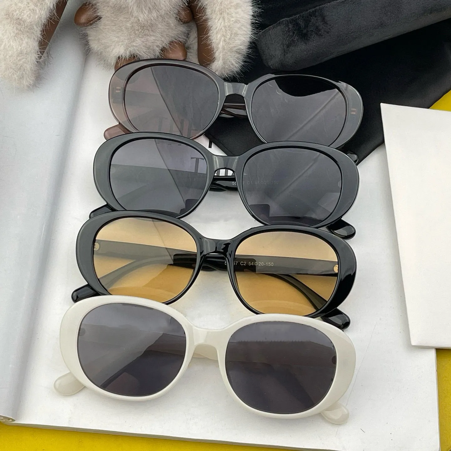 Óculos de sol retangulares luxuosos e elegantes com armações de acetato e proteção UV completa_voghion.com
