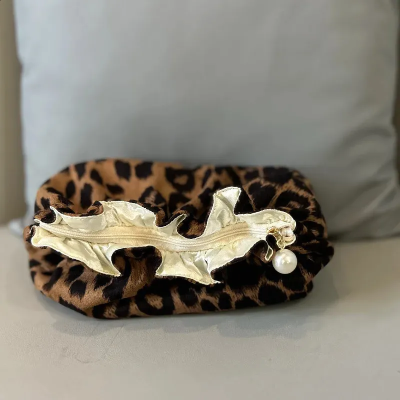 Trousse de maquillage tendance pour femmes avec fermeture éclair et perles, grande capacité, trousse de toilette, organisateur de voyage, trousse de maquillage à imprimé léopard pour dames_voghion.com