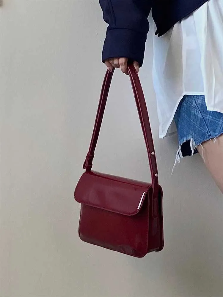 Weinrot PU Unterarm 2023 Neue Damen Vintage Lack Leder Glänzende Schnalle Einzelne Schulter Tasche Elegante Crossbody Ba241210_voghion.com