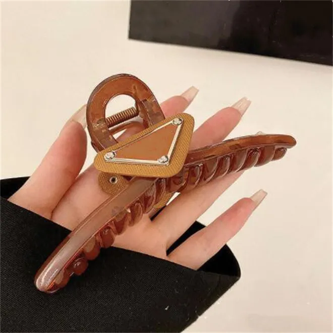 Womens Triangle Clips For Women Girls Brand Letter Designer Barrettes Fashion Hair Jewelry Hairpin Hairclip_voghion.com