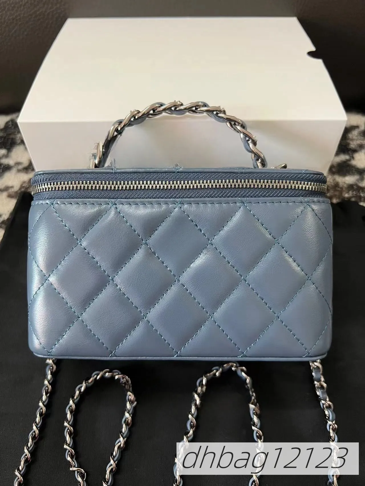 Borsa a tracolla da donna in pelle con motivo a quadri, chiusura in metallo e catena traforata, 10A 23K, per trucco_voghion.com