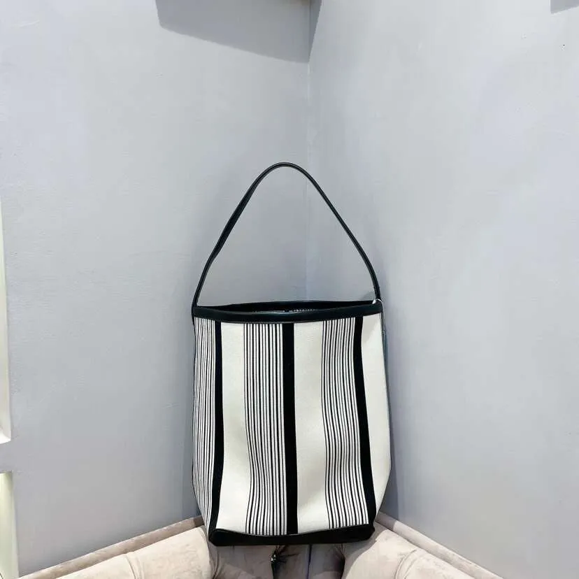 Designer Retro Striped Bucket Bag Portable Shoulder Bag For Women_voghion.com