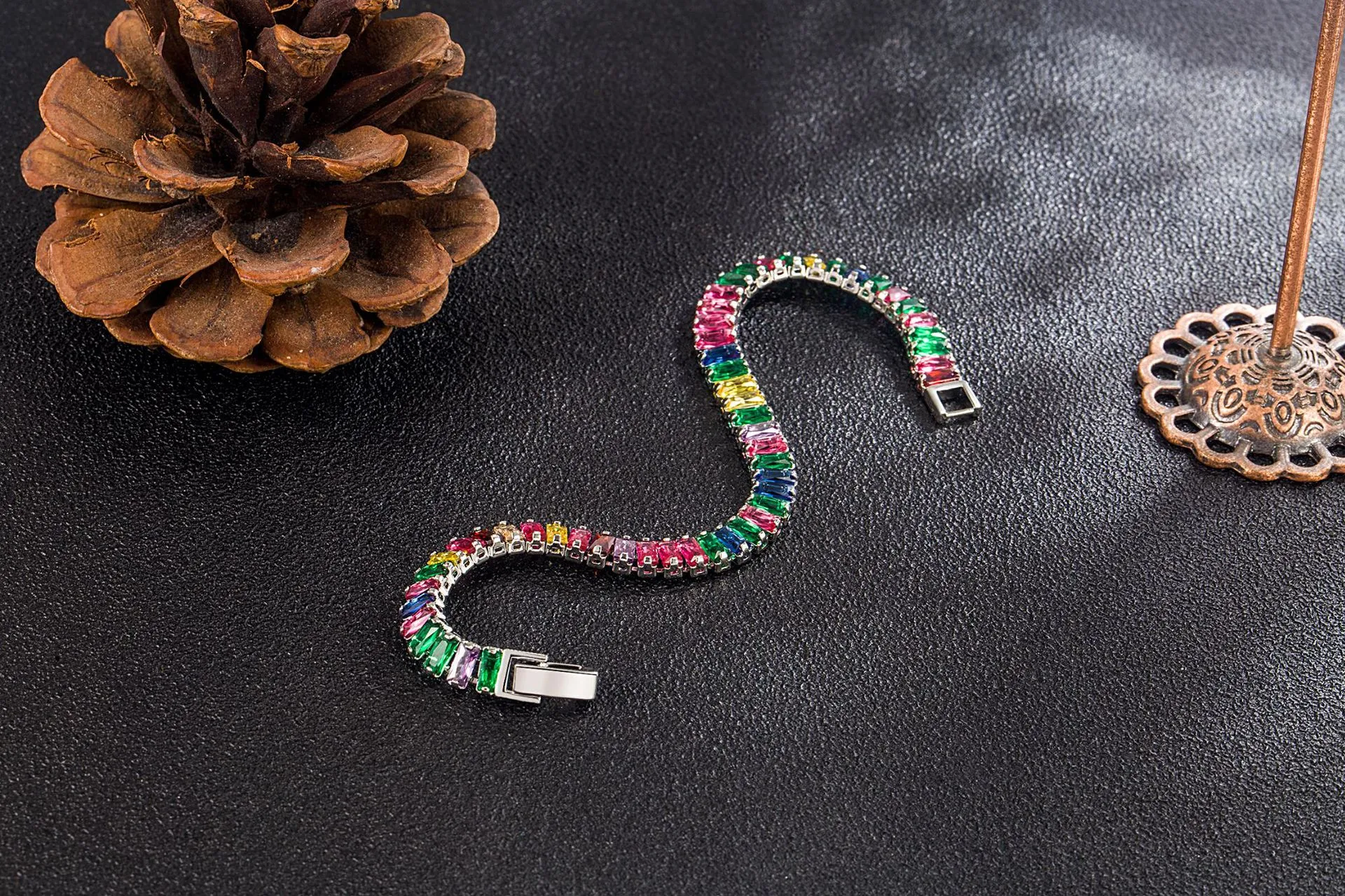 Braccialetto con ciondolo elegante e colorato in zirconi cubici con catena a maglie in argento per donne e ragazze, alla moda, stile OL, stile S._voghion.com