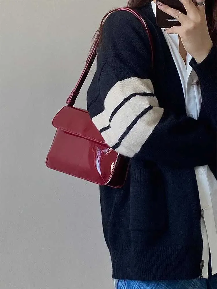 Retro Patent Leather Shoulder Bag For Women Solid Color Flap Bag_voghion.com