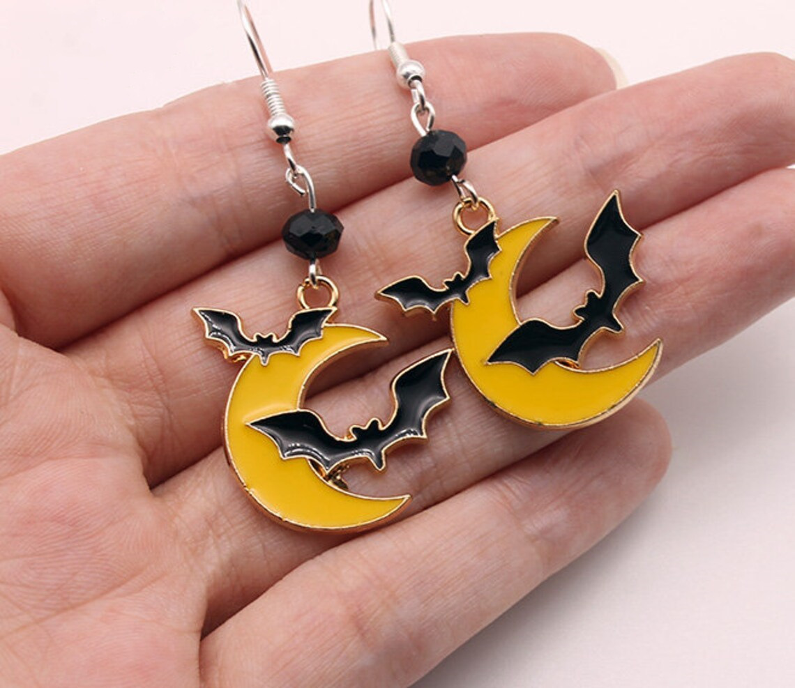 Orecchini gotici Halloween Pipistrello Luna Smalto Strani Orecchini_voghion.com